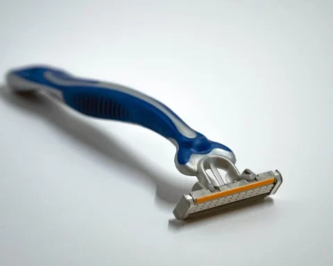 How To Take The Blade Out Of A Razor