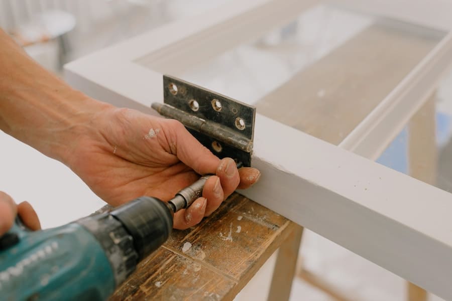 How To Use An Electric Hand Planer